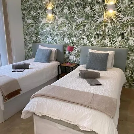 Amazing Luxury Seafront Near Golf & Ocean 빌라 산미겔데아보나