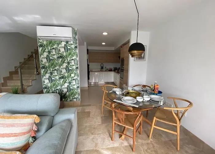 Amazing Luxury Seafront Near Golf & Ocean *