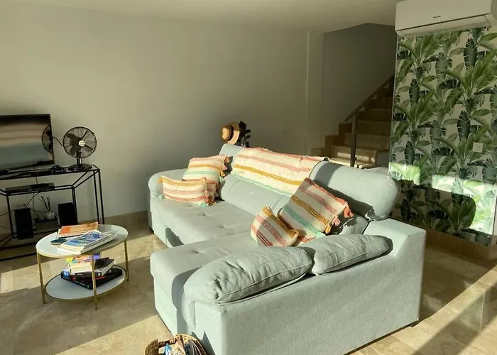 Amazing Luxury Seafront Near Golf & Ocean